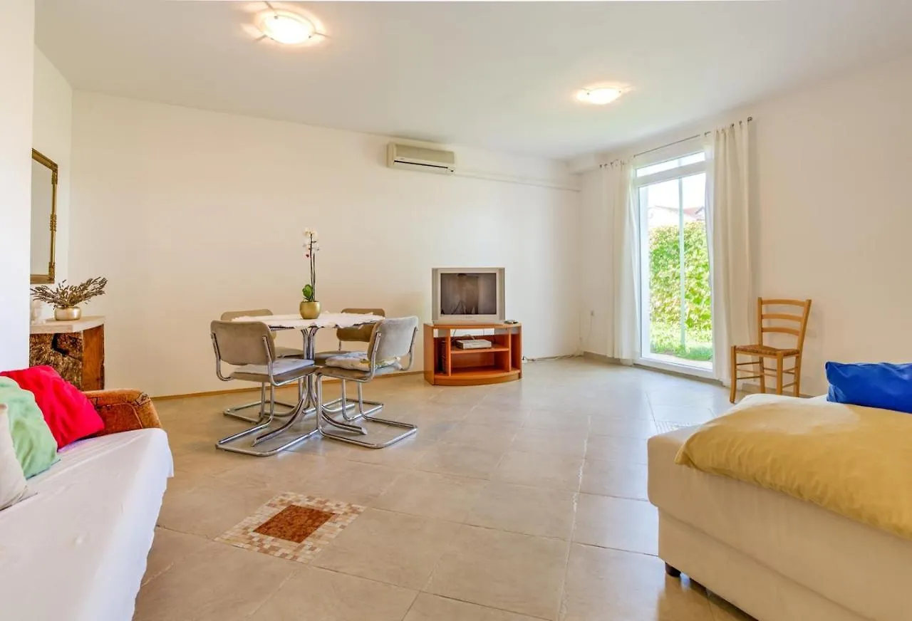Apartments Siparis With Pool Zambratija