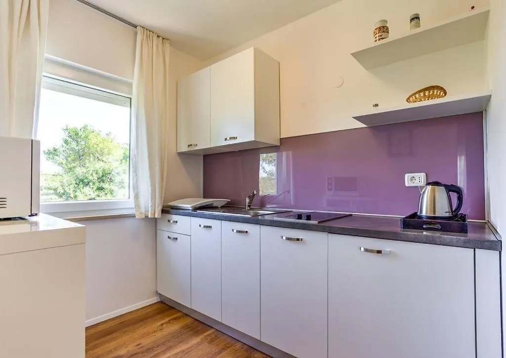 Apartments Siparis With Pool Zambratija  3*, Zambratija (Istria)