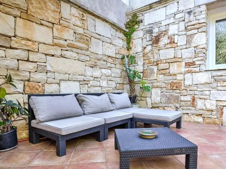 Guest house Apartments Siparis With Pool Zambratija