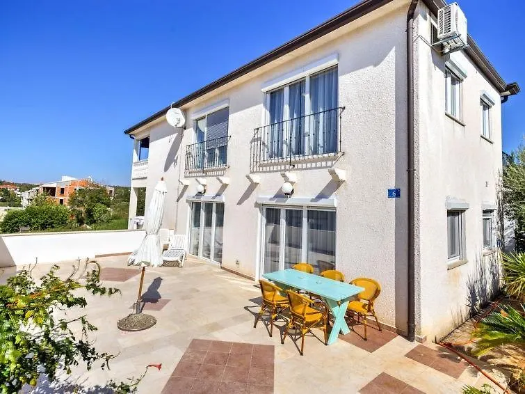 Guest house Apartments Siparis With Pool Zambratija