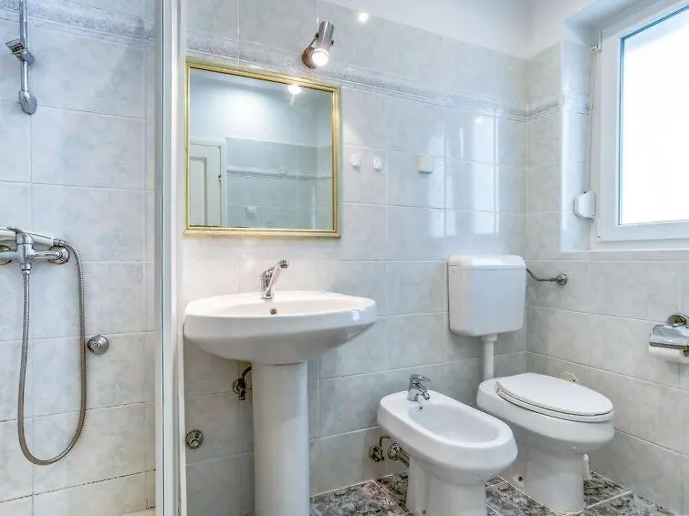 Guest house Apartments Siparis With Pool Zambratija